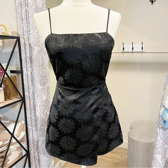 Cotton Candy LA Black Daisy Romper - Picture 2 of 6